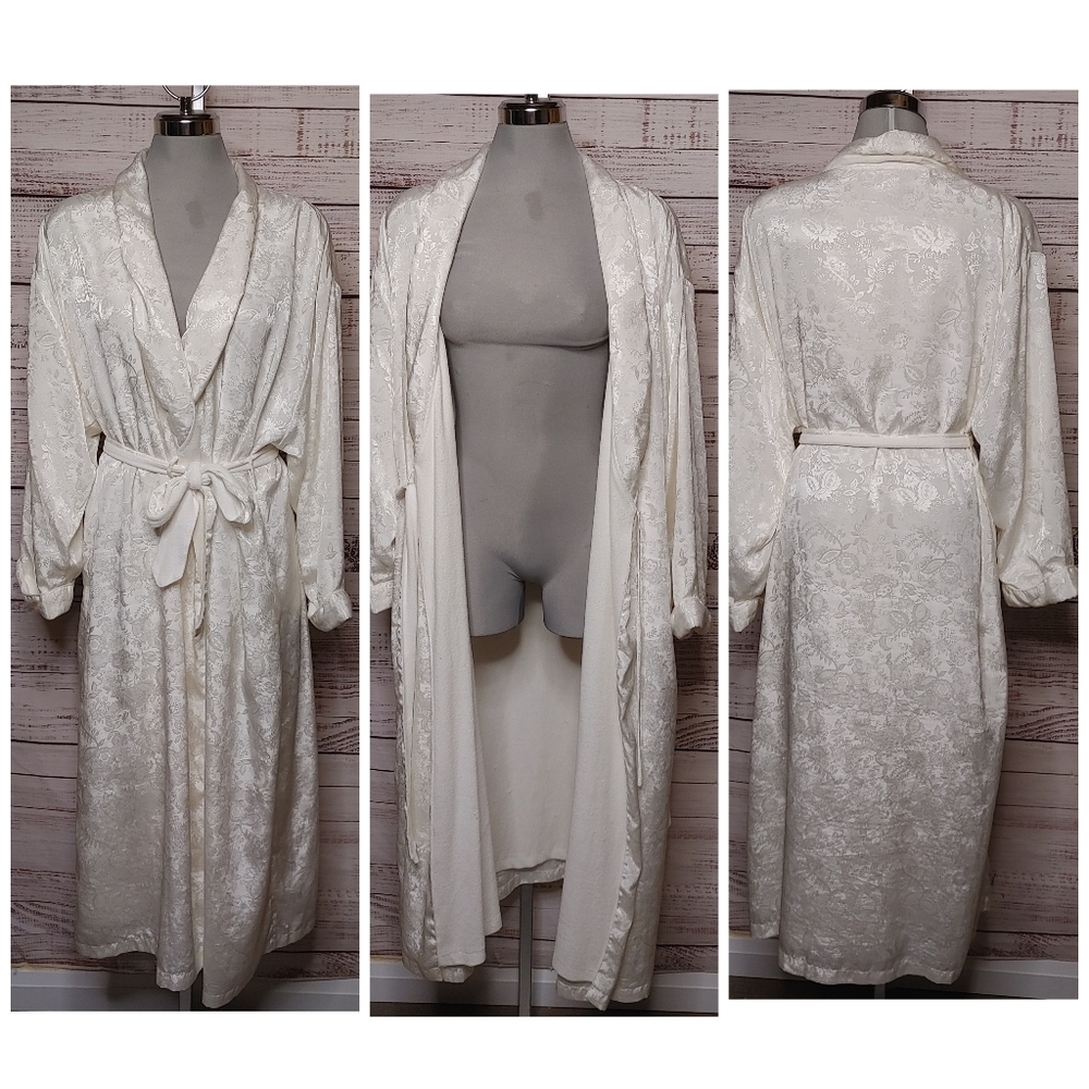 Vintage satin and terry robe size XL/XXL
